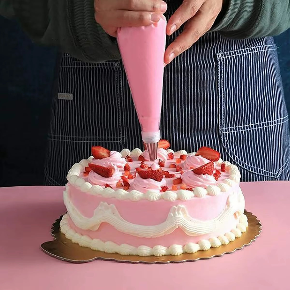 100 Party-Ready Pastry Pouches for When Your Cake Needs a Makeover!