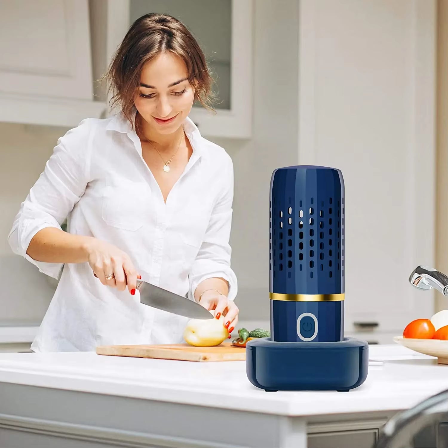 Portable Fruit Spa: The Wireless Bubble Bath for Your Picnic Produce!