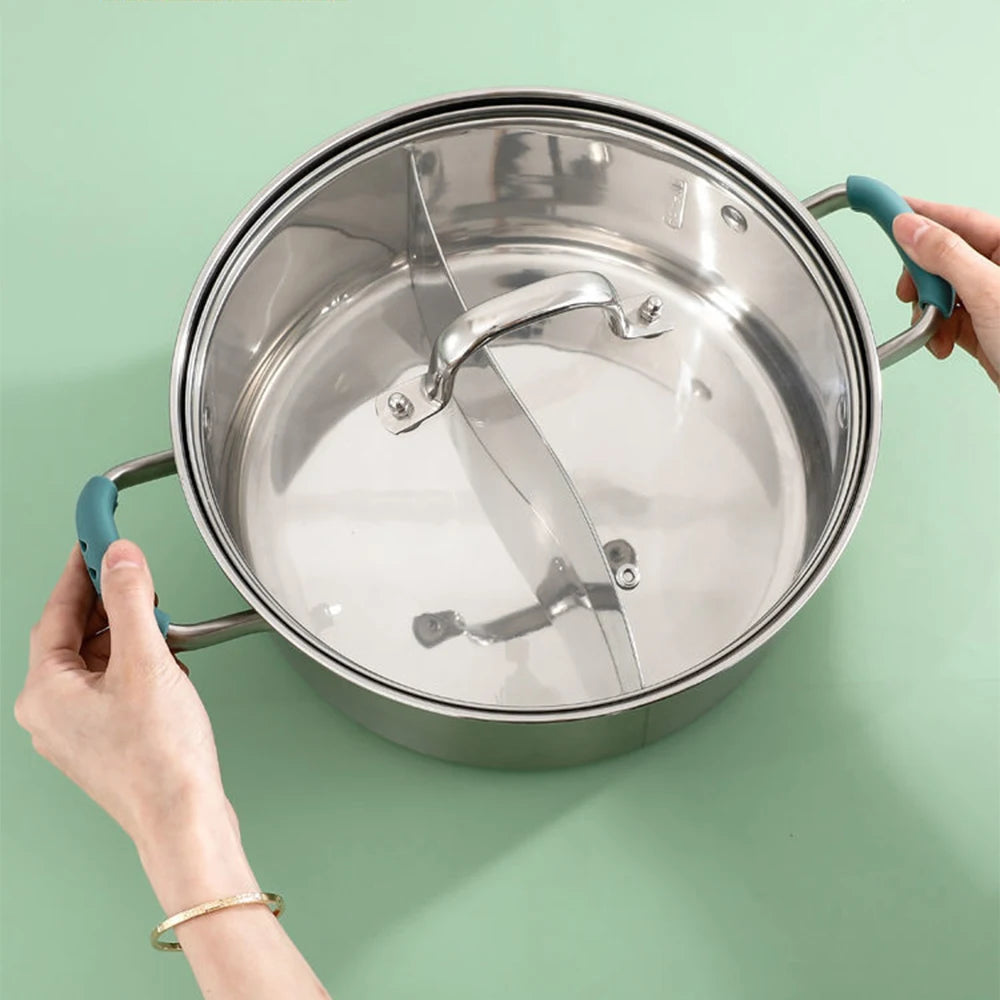 Hot Potato's Best Friend: 2 Silly Silicone Hand-Huggers for Your Sizzling Pans!