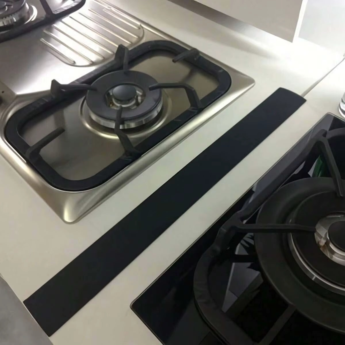 The Great Kitchen Gap Ninja: Your Stove's Secret Anti-Oil and Anti-Stain Sidekick!